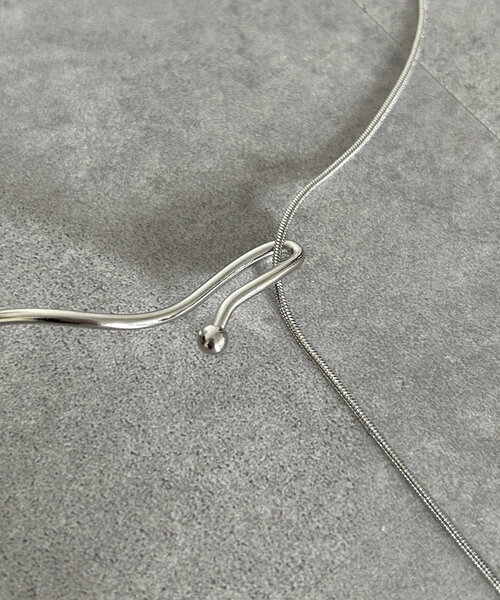 Thevon（ゼボン）の「【heilly/ヘイリー】変形Y字チョーカー（ネックレス・レディース・シルバー/ゴールド/ピンクゴールド/ライトグレー/グレー/イエロー・FREE）」の9枚目の写真