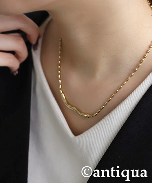 antiqua（アンティカ）の「ラインネックレス（ネックレス・レディース・ゴールド/シルバー・FREE）」の2枚目の写真