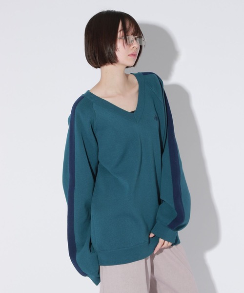 Anui(アニュイ)の「【UNISEX】ラインスリーブVネックニット(ニット/セーター・レディース・ブラック/アイボリー/ターコイズブルー・MEDIUM)」の8枚目の写真