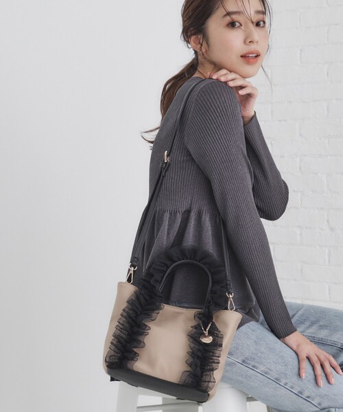 index（インデックス）の「2WAYフリルショルダーバッグ（ショルダーバッグ・レディース・ブラック/ベージュ系その他7/チャコールグレー・00）」の8枚目の写真