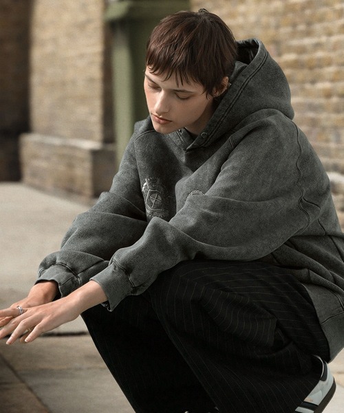 EMMA CLOTHES（エマクローズ）の「ヴィンテージライクケミカルウォッシュ ゲームハイネックパーカー（パーカー・メンズ・ブラック/グレイッシュベージュ/ブラウン・M/L）」の22枚目の写真