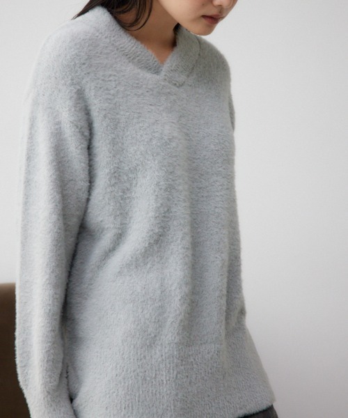 AZUL by moussy(アズールバイマウジー)の「2WAYモヘヤライクVネックニットトップス(ニット/セーター・レディース・アイボリー/ブラック/ライトグレー/ダークブルー・FREE)」の3枚目の写真