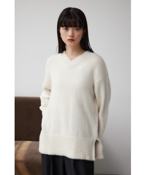AZUL by moussy(アズールバイマウジー)の「2WAYモヘヤライクVネックニットトップス(ニット/セーター・レディース・アイボリー/ブラック/ライトグレー/ダークブルー・FREE)」の5枚目の写真