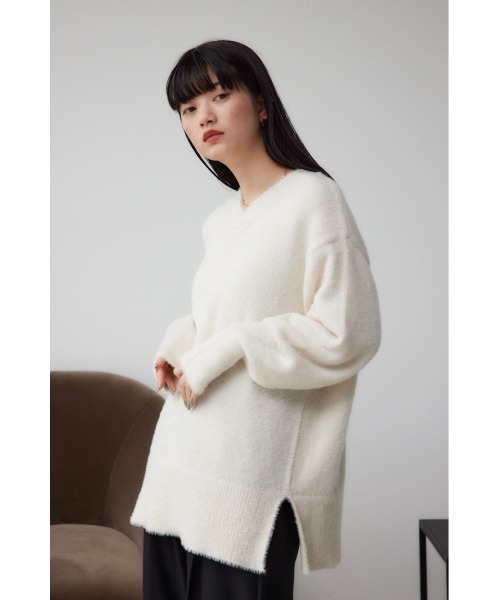 AZUL by moussy(アズールバイマウジー)の「2WAYモヘヤライクVネックニットトップス(ニット/セーター・レディース・アイボリー/ブラック/ライトグレー/ダークブルー・FREE)」の6枚目の写真