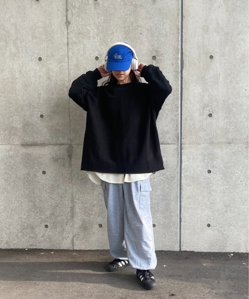 ISOOK(アイスー)の「カットオフルーズスウェット (kiharu select) / オーバーサイズ ビッグサイズ シンプルトップス スウェットプルオーバー(スウェット・レディース・ブラック/ライトグレー・FREE)」の3枚目の写真