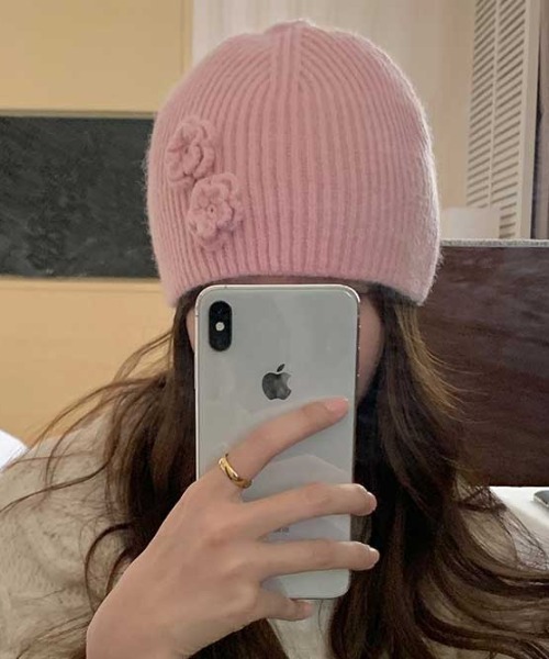 Vipoa（ヴィポア）の「flower knit beanie（ニットキャップ/ビーニー・レディース・グレー/レッド/ピンク/ベージュ/ブラック/アイボリー/ライム・FREE）」の7枚目の写真