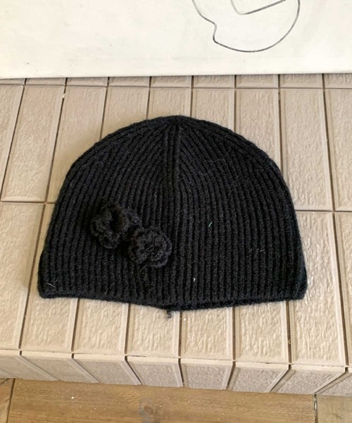 Vipoa（ヴィポア）の「flower knit beanie（ニットキャップ/ビーニー・レディース・グレー/レッド/ピンク/ベージュ/ブラック/アイボリー/ライム・FREE）」の3枚目の写真
