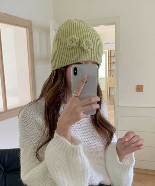 Vipoa（ヴィポア）の「flower knit beanie（ニットキャップ/ビーニー・レディース・グレー/レッド/ピンク/ベージュ/ブラック/アイボリー/ライム・FREE）」の11枚目の写真
