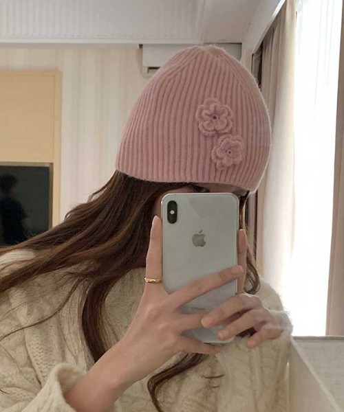 Vipoa（ヴィポア）の「flower knit beanie（ニットキャップ/ビーニー・レディース・グレー/レッド/ピンク/ベージュ/ブラック/アイボリー/ライム・FREE）」の14枚目の写真