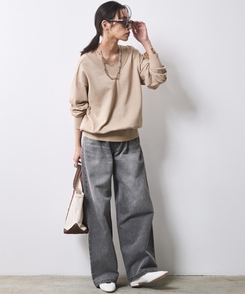 CHIC STYLE（シックスタイル）の「Vネックニットプルオーバー ＜大きいサイズ有＞シックスタイル（ニット/セーター・レディース・ベージュ/ブラック/グレー・M/L/LL/3L/4L/5L）」の11枚目の写真