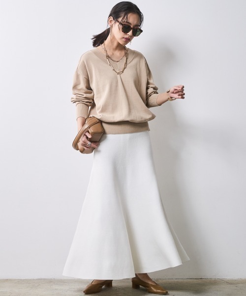 CHIC STYLE（シックスタイル）の「Vネックニットプルオーバー ＜大きいサイズ有＞シックスタイル（ニット/セーター・レディース・ベージュ/ブラック/グレー・M/L/LL/3L/4L/5L）」の13枚目の写真