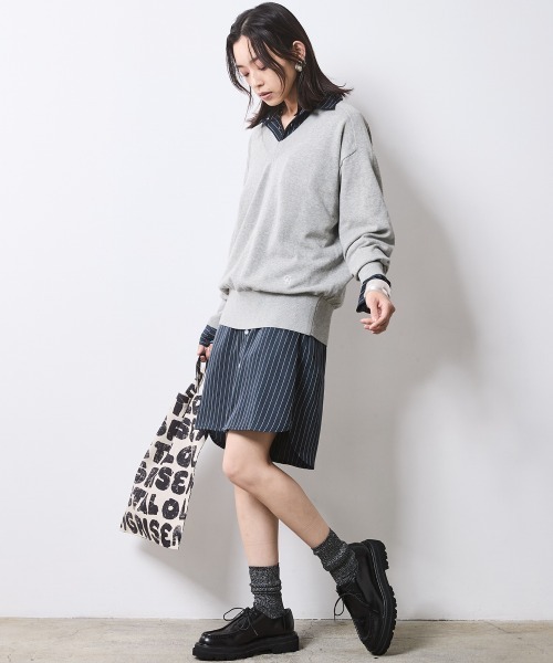 CHIC STYLE（シックスタイル）の「Vネックニットプルオーバー ＜大きいサイズ有＞シックスタイル（ニット/セーター・レディース・ベージュ/ブラック/グレー・M/L/LL/3L/4L/5L）」の19枚目の写真