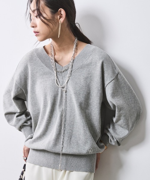 CHIC STYLE（シックスタイル）の「Vネックニットプルオーバー ＜大きいサイズ有＞シックスタイル（ニット/セーター・レディース・ベージュ/ブラック/グレー・M/L/LL/3L/4L/5L）」の4枚目の写真