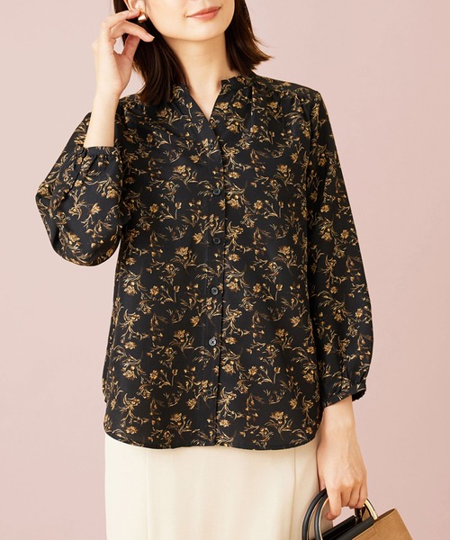 BELLUNA PLUS(ベルーナ)の「ふんわり柔らかギャザー使いブラウス(シャツ/ブラウス・レディース・アイボリー系/ネイビー系/ブラック系・MEDIUM/LARGE/X-LARGE)」の4枚目の写真