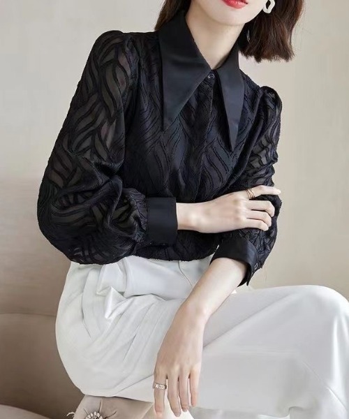 Coo+i(クーイ)の「リーフ柄立体模様シフォンブラウス ブラック(シャツ/ブラウス・レディース・ブラック/ホワイト・FREE)」の4枚目の写真