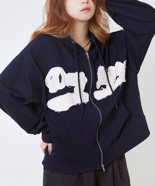GORGE(ゴージ)の「《ロゴ貼り付け×ZIPデザイン》レディース 裏毛ジップパーカー ゆったりシルエット 秋冬春(パーカー・レディース・アイボリー/オートミール/ネイビー・F)」の3枚目の写真