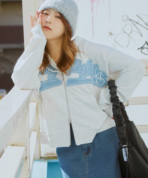 GORGE(ゴージ)の「《ロゴ貼り付け×ZIPデザイン》レディース 裏毛ジップパーカー ゆったりシルエット 秋冬春(パーカー・レディース・アイボリー/オートミール/ネイビー・F)」の18枚目の写真