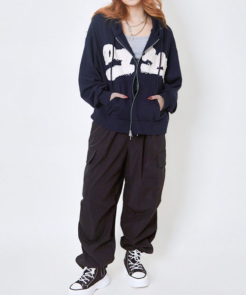 GORGE(ゴージ)の「《ロゴ貼り付け×ZIPデザイン》レディース 裏毛ジップパーカー ゆったりシルエット 秋冬春(パーカー・レディース・アイボリー/オートミール/ネイビー・F)」の22枚目の写真