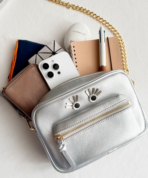IROMEKI(イロメキ)の「スモールバッグ IROMEKI follow me small bag ショルダーバッグ ハンドバッグ(ショルダーバッグ・レディース・シルバー/アイボリー/ブラック・ONE SIZE)」の1枚目の写真