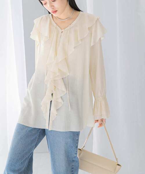 URBAN RESEARCH ROSSO WOMEN（アーバンリサーチ　ロッソ）の「『WEB/一部店舗限定』ラッフルデザインブラウス（シャツ/ブラウス・レディース・ブラック/オフホワイト/ピンク・FREE）」の2枚目の写真