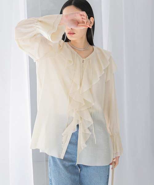 URBAN RESEARCH ROSSO WOMEN（アーバンリサーチ　ロッソ）の「『WEB/一部店舗限定』ラッフルデザインブラウス（シャツ/ブラウス・レディース・ブラック/オフホワイト/ピンク・FREE）」の4枚目の写真