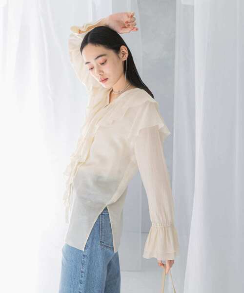 URBAN RESEARCH ROSSO WOMEN（アーバンリサーチ　ロッソ）の「『WEB/一部店舗限定』ラッフルデザインブラウス（シャツ/ブラウス・レディース・ブラック/オフホワイト/ピンク・FREE）」の5枚目の写真