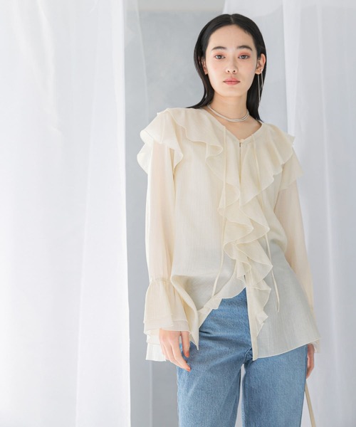 URBAN RESEARCH ROSSO WOMEN（アーバンリサーチ　ロッソ）の「『WEB/一部店舗限定』ラッフルデザインブラウス（シャツ/ブラウス・レディース・ブラック/オフホワイト/ピンク・FREE）」の6枚目の写真