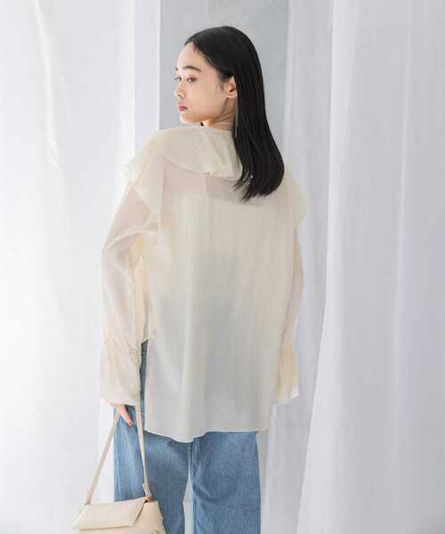URBAN RESEARCH ROSSO WOMEN（アーバンリサーチ　ロッソ）の「『WEB/一部店舗限定』ラッフルデザインブラウス（シャツ/ブラウス・レディース・ブラック/オフホワイト/ピンク・FREE）」の7枚目の写真