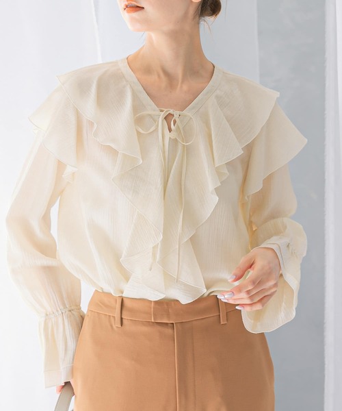 URBAN RESEARCH ROSSO WOMEN（アーバンリサーチ　ロッソ）の「『WEB/一部店舗限定』ラッフルデザインブラウス（シャツ/ブラウス・レディース・ブラック/オフホワイト/ピンク・FREE）」の9枚目の写真