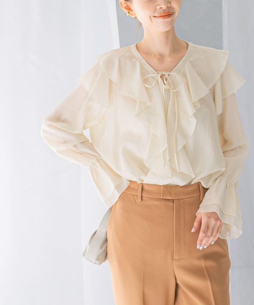 URBAN RESEARCH ROSSO WOMEN（アーバンリサーチ　ロッソ）の「『WEB/一部店舗限定』ラッフルデザインブラウス（シャツ/ブラウス・レディース・ブラック/オフホワイト/ピンク・FREE）」の10枚目の写真