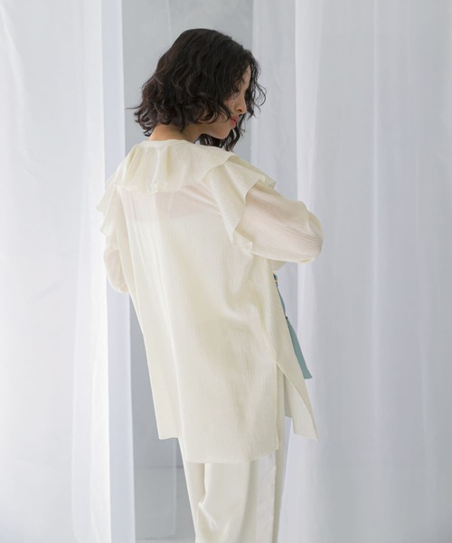 URBAN RESEARCH ROSSO WOMEN（アーバンリサーチ　ロッソ）の「『WEB/一部店舗限定』ラッフルデザインブラウス（シャツ/ブラウス・レディース・ブラック/オフホワイト/ピンク・FREE）」の14枚目の写真