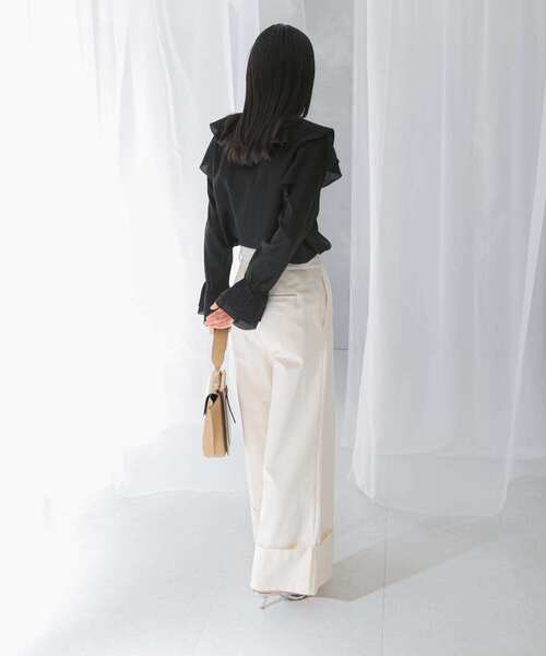 URBAN RESEARCH ROSSO WOMEN（アーバンリサーチ　ロッソ）の「『WEB/一部店舗限定』ラッフルデザインブラウス（シャツ/ブラウス・レディース・ブラック/オフホワイト/ピンク・FREE）」の20枚目の写真