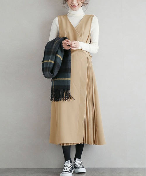 MAISON DE THERESE(メゾン ド テレーズ)の「ノースリーブプリーツワンピース(ワンピース・レディース・ブラック/ベージュ/ネイビー/パープル/ブラウン・FREE)」の4枚目の写真