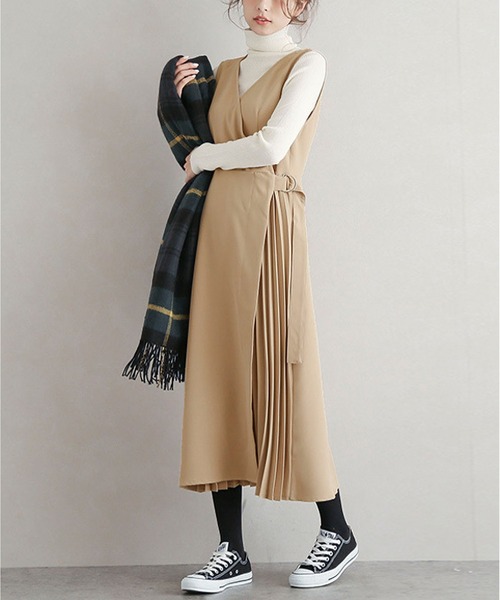 MAISON DE THERESE(メゾン ド テレーズ)の「ノースリーブプリーツワンピース(ワンピース・レディース・ブラック/ベージュ/ネイビー/パープル/ブラウン・FREE)」の7枚目の写真