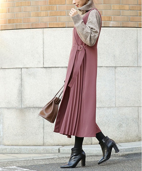 MAISON DE THERESE(メゾン ド テレーズ)の「ノースリーブプリーツワンピース(ワンピース・レディース・ブラック/ベージュ/ネイビー/パープル/ブラウン・FREE)」の14枚目の写真