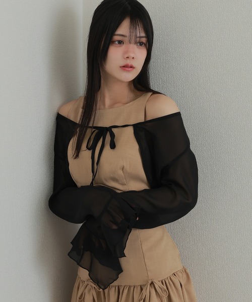 M DOLLY(エムドリー)の「sheer flare cuffs short bolero tops/シアーフレアカフスショートボレロトップス(カーディガン/ボレロ・レディース・ブラック/アイボリー・FREE)」の10枚目の写真