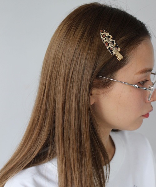 【のび】CELINE レオパード柄 ヘアピン CELINE】SET OF 2 TRIOMPHE SNAP HAIR CLIPS ヘアピン 2個