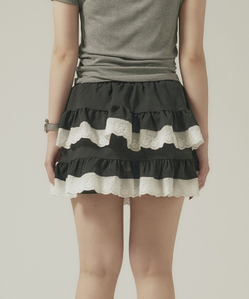 BLANK (ブランク)の「▲Frill Tiered Mini Skirt / フリルミニティアードスカート(スカート・レディース・ブラック/ホワイト・FREE)」の12枚目の写真