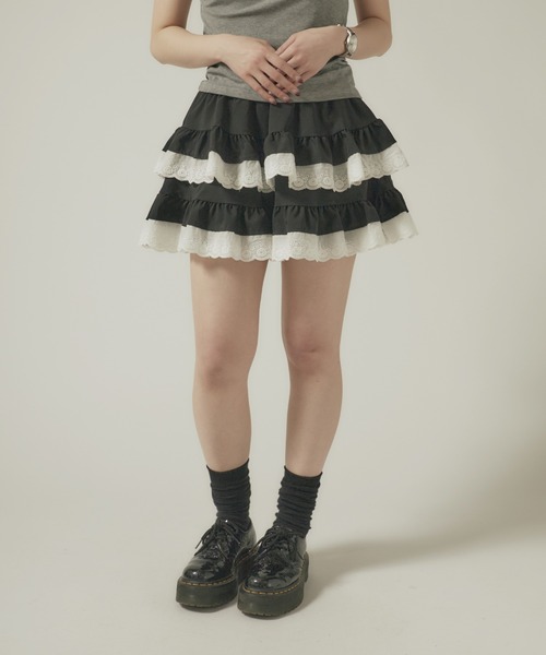 BLANK (ブランク)の「▲Frill Tiered Mini Skirt / フリルミニティアードスカート(スカート・レディース・ブラック/ホワイト・FREE)」の13枚目の写真