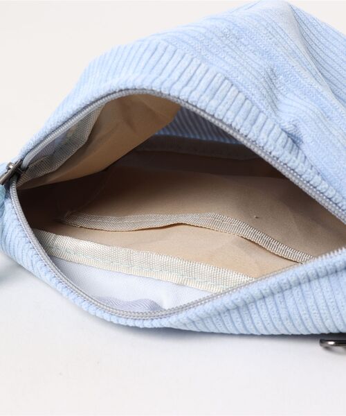 TONE SELECT GOODS(トーンセレクトグッズ)の「urbanfemine./コーデュロイボディバッグ U7454(ボディバッグ/ウエストポーチ・レディース・ホワイト/ブラウン/グリーン/ブルー/ブラック・FREE)」の7枚目の写真