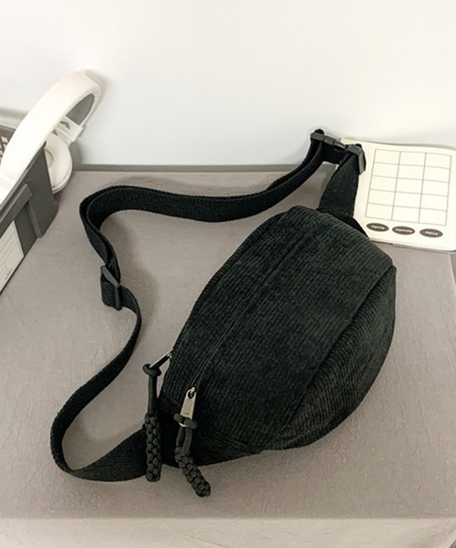 TONE SELECT GOODS(トーンセレクトグッズ)の「urbanfemine./コーデュロイボディバッグ U7454(ボディバッグ/ウエストポーチ・レディース・ホワイト/ブラウン/グリーン/ブルー/ブラック・FREE)」の19枚目の写真