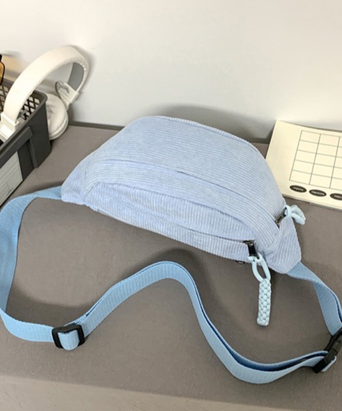 TONE SELECT GOODS(トーンセレクトグッズ)の「urbanfemine./コーデュロイボディバッグ U7454(ボディバッグ/ウエストポーチ・レディース・ホワイト/ブラウン/グリーン/ブルー/ブラック・FREE)」の21枚目の写真