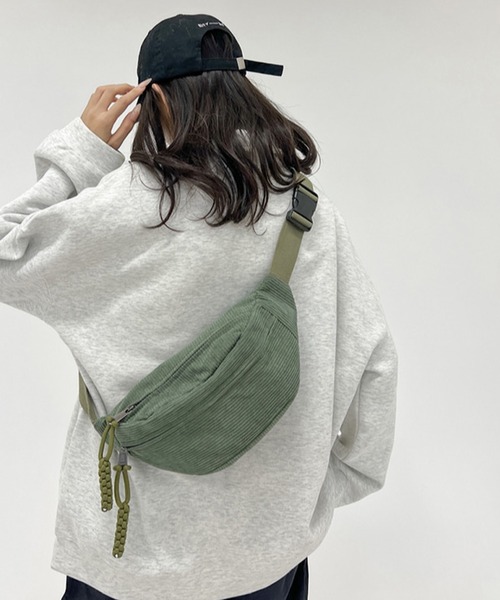 TONE SELECT GOODS(トーンセレクトグッズ)の「urbanfemine./コーデュロイボディバッグ U7454(ボディバッグ/ウエストポーチ・レディース・ホワイト/ブラウン/グリーン/ブルー/ブラック・FREE)」の22枚目の写真