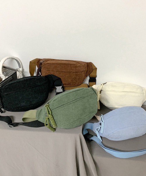 TONE SELECT GOODS(トーンセレクトグッズ)の「urbanfemine./コーデュロイボディバッグ U7454(ボディバッグ/ウエストポーチ・レディース・ホワイト/ブラウン/グリーン/ブルー/ブラック・FREE)」の12枚目の写真