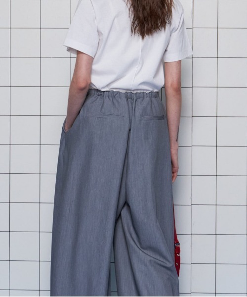 MAISON SPECIAL（メゾンスペシャル）の「Drawstring Wide Easy Pants/ドローストリングワイドイージーパンツ■セットアップ対応■（スラックス・レディース・ブラック/グレー・38/36）」の15枚目の写真