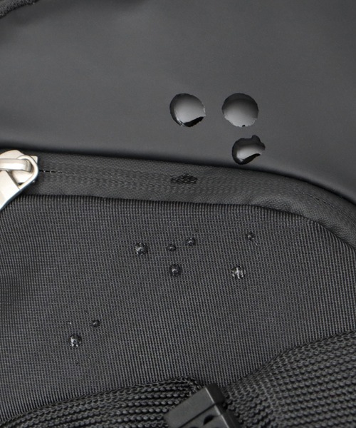 MADDEN EQUIPMENT(メデン イクイップメント)の「撥水ポリエステル 防水ポリウレタン切替 スリング ボディバッグ 大 メッシュポケット付き(ボディバッグ/ウエストポーチ・メンズ・グレー/ブラック・FREE)」の9枚目の写真