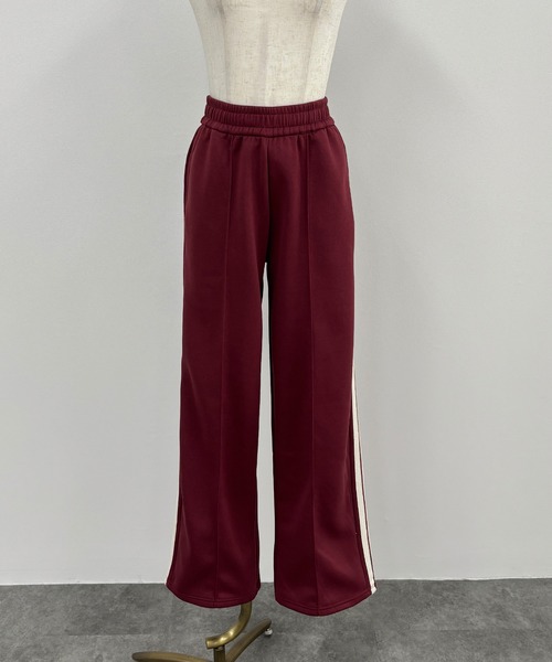 ISOOK（アイスー）の「【ISOOK / アイスー】センターシームトラックパンツ / ハイウエスト ストレート サイドライン スウェット ウエストゴム レディース ブラック モカ ブルー バーガンディー 黒 青 赤 茶 ZOZOTOWN限定（その他パンツ・レディース・ブルー/モカ/バーガンディー/ブラック・FREE）」の17枚目の写真