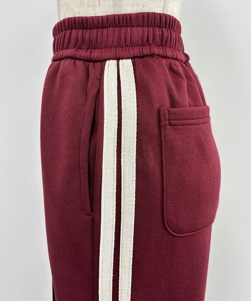 ISOOK（アイスー）の「【ISOOK / アイスー】センターシームトラックパンツ / ハイウエスト ストレート サイドライン スウェット ウエストゴム レディース ブラック モカ ブルー バーガンディー 黒 青 赤 茶 ZOZOTOWN限定（その他パンツ・レディース・ブルー/モカ/バーガンディー/ブラック・FREE）」の20枚目の写真