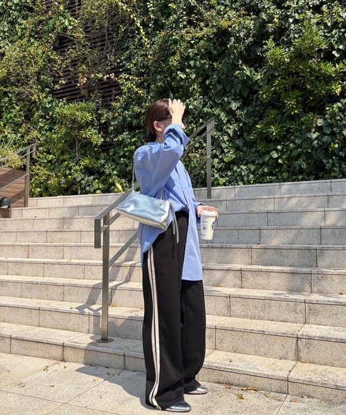 ISOOK（アイスー）の「【ISOOK / アイスー】センターシームトラックパンツ / ハイウエスト ストレート サイドライン スウェット ウエストゴム レディース ブラック モカ ブルー バーガンディー 黒 青 赤 茶 ZOZOTOWN限定（その他パンツ・レディース・ブルー/モカ/バーガンディー/ブラック・FREE）」の5枚目の写真