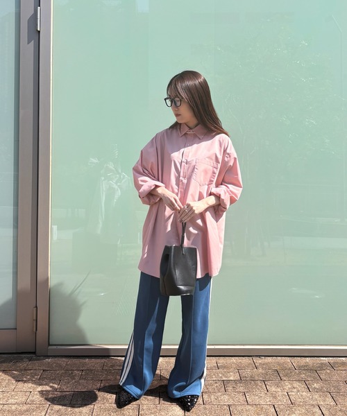 ISOOK（アイスー）の「【ISOOK / アイスー】センターシームトラックパンツ / ハイウエスト ストレート サイドライン スウェット ウエストゴム レディース ブラック モカ ブルー バーガンディー 黒 青 赤 茶 ZOZOTOWN限定（その他パンツ・レディース・ブルー/モカ/バーガンディー/ブラック・FREE）」の8枚目の写真